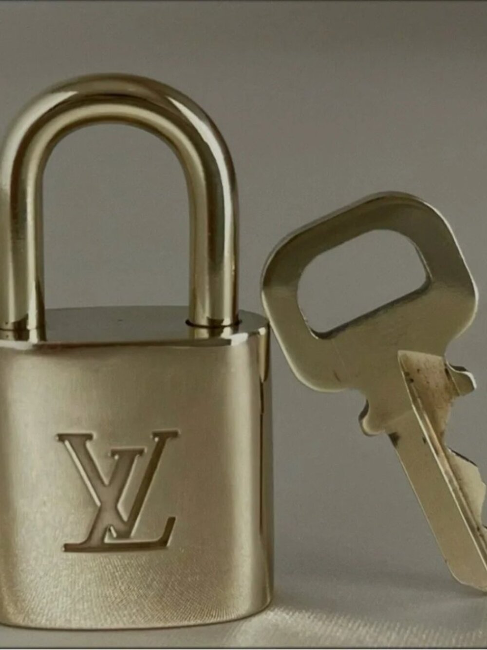Louis Vuitton Key & Lock Set Gold Colored #305